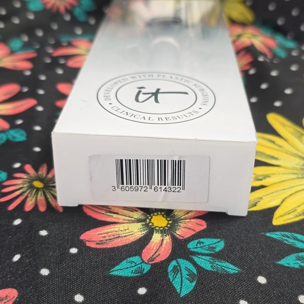 IT Cosmetics Heavenly Skin Skin Hugging Foundation Brush N° 707